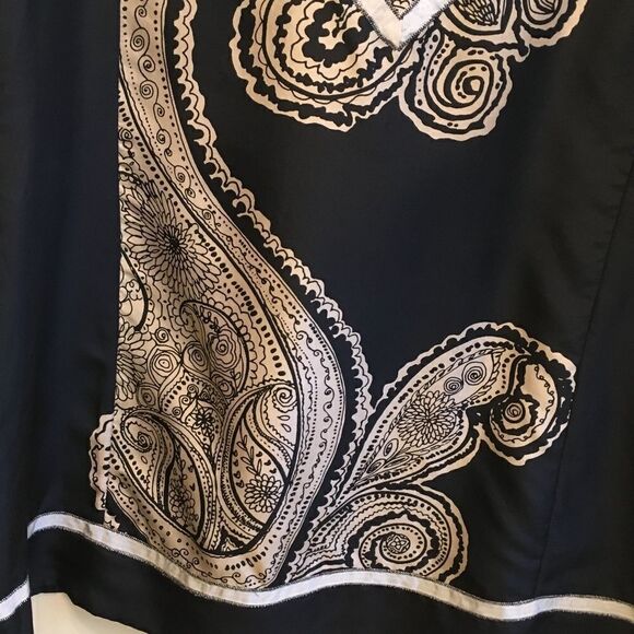 BCBG‎ MAXAZRIA 100% SILK BLACK AND CREAM TOP. - Picture 5 of 7